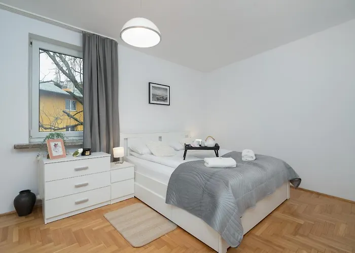 Jozefinska Apartment With Balcony Cracow By Noclegi Renters