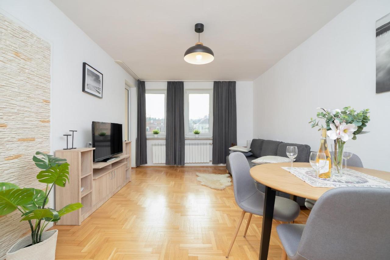 Apartment Jozefinska With Balcony Cracow By Renters Krakau