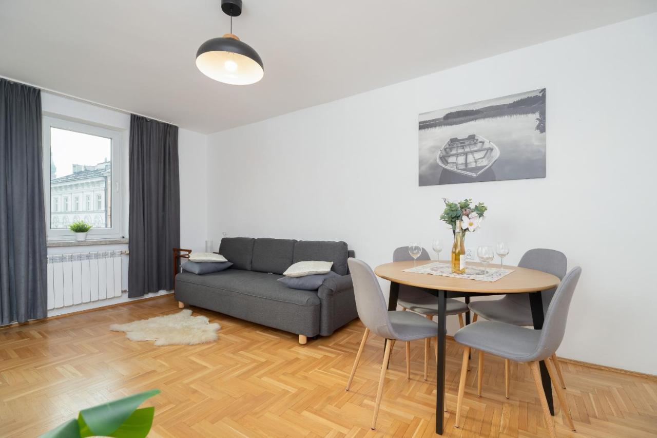 Apartment Jozefinska With Balcony Cracow By Renters Krakau