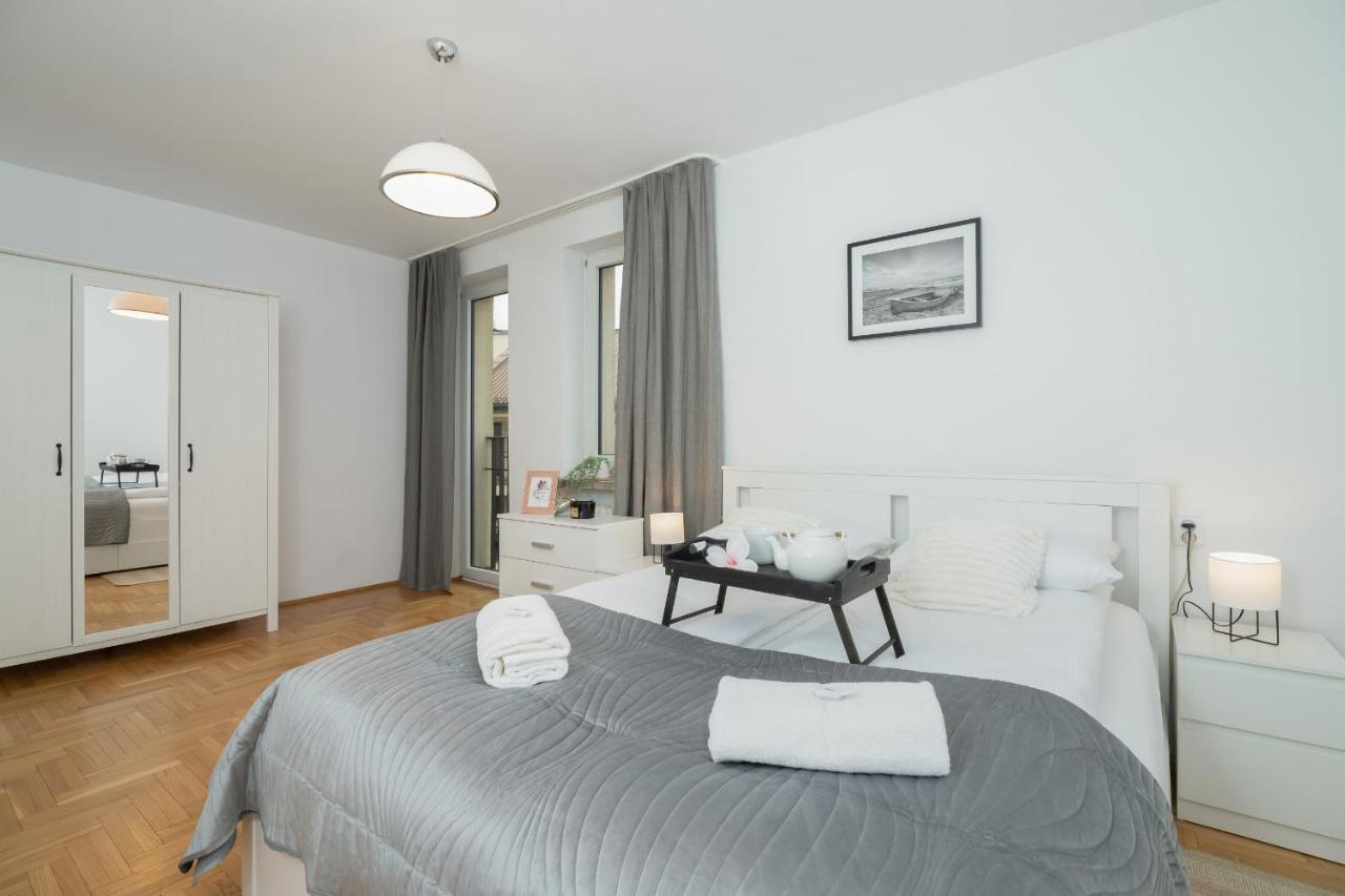 Apartment Jozefinska With Balcony Cracow By Renters Krakau