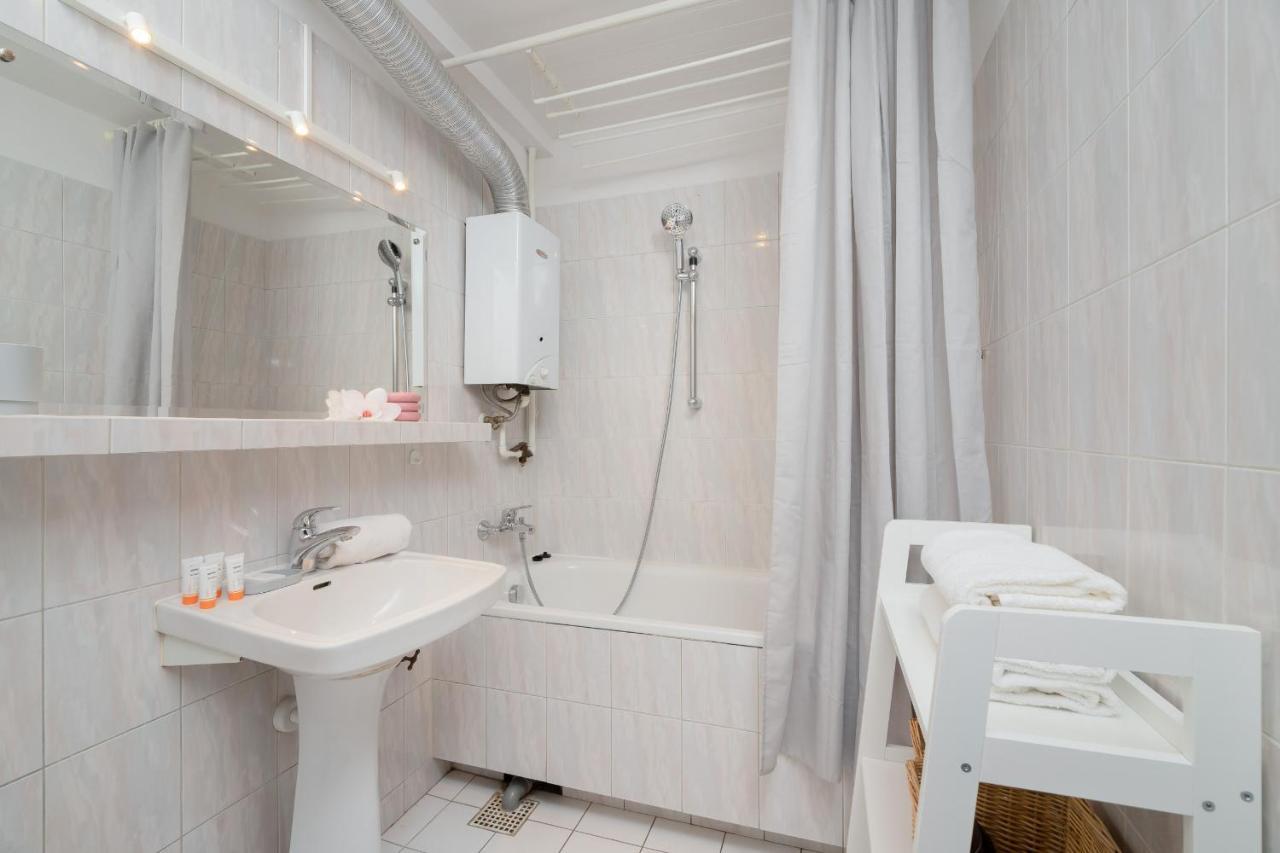Apartment Jozefinska With Balcony Cracow By Renters