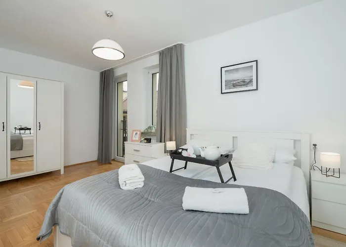 Jozefinska Apartment With Balcony Cracow By Noclegi Renters