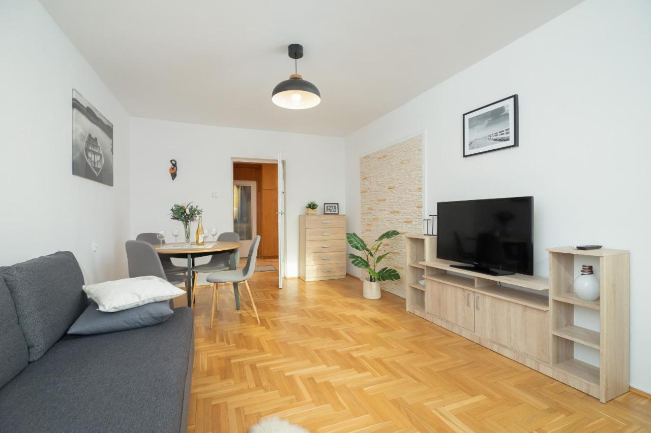 Jozefinska With Balcony Cracow By Renters Kraków
