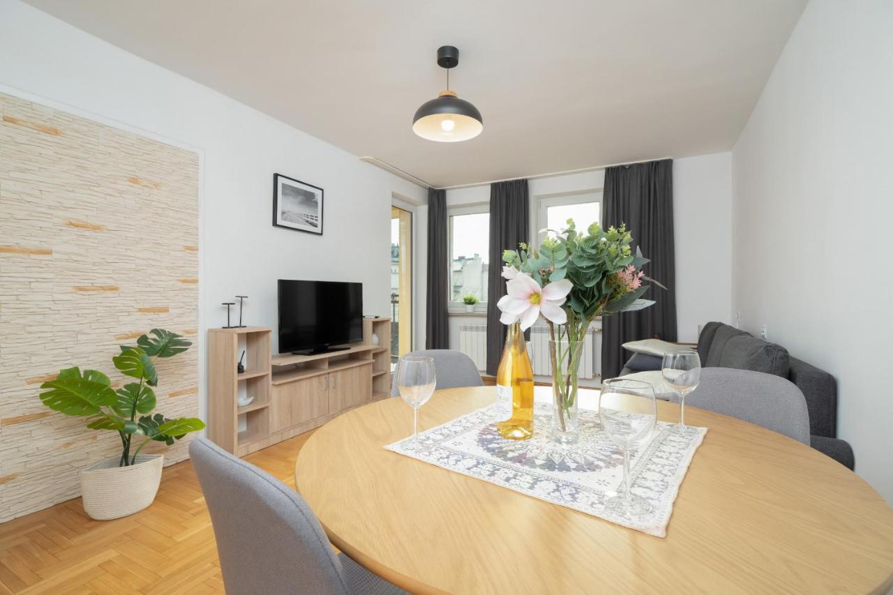 Apartament Jozefinska With Balcony Cracow By Renters